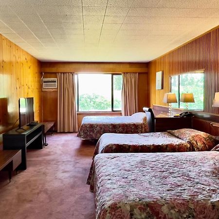 Airport Inn Quesnel Kültér fotó