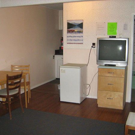 Airport Inn Quesnel Szoba fotó