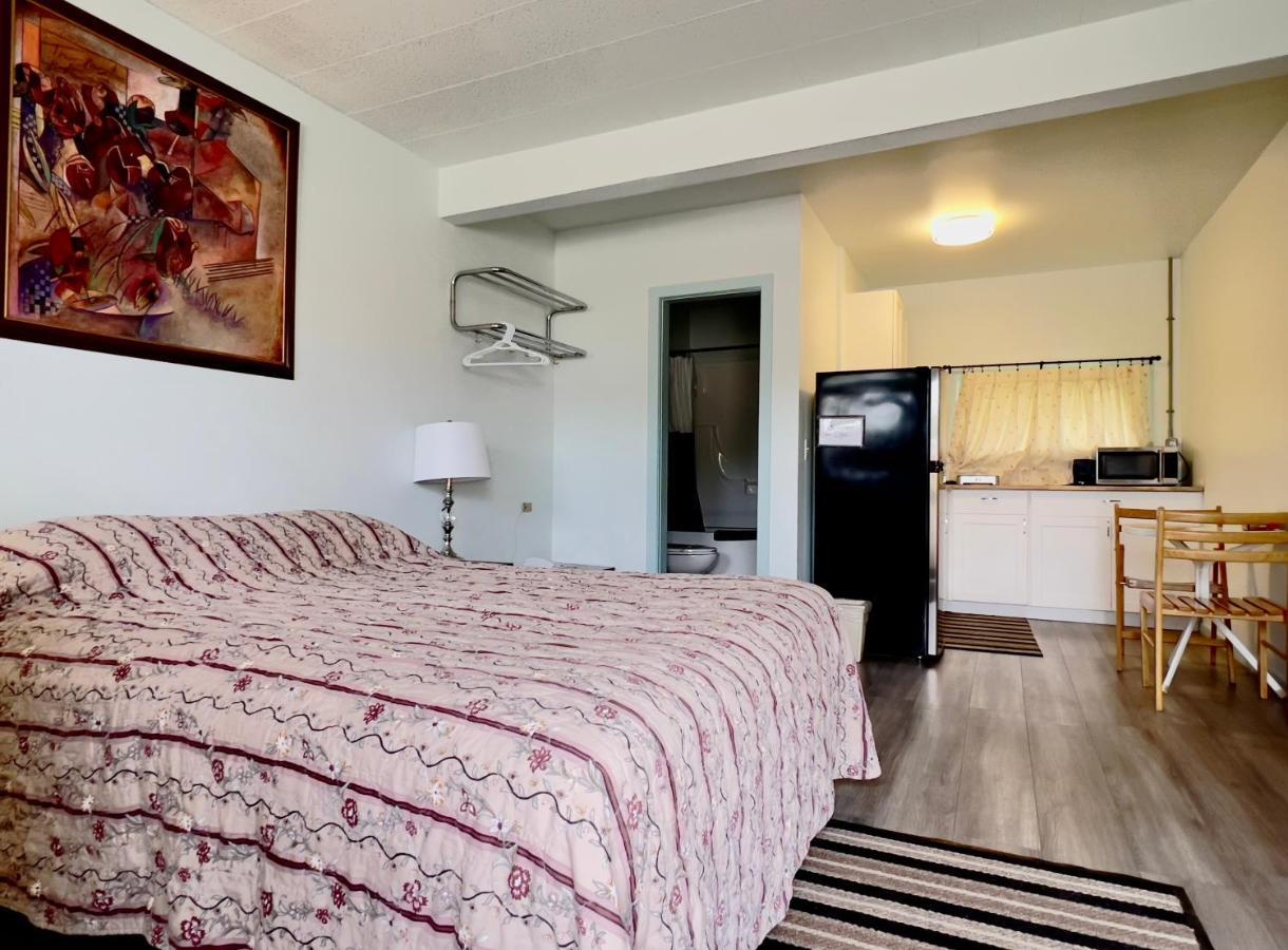 Airport Inn Quesnel Kültér fotó