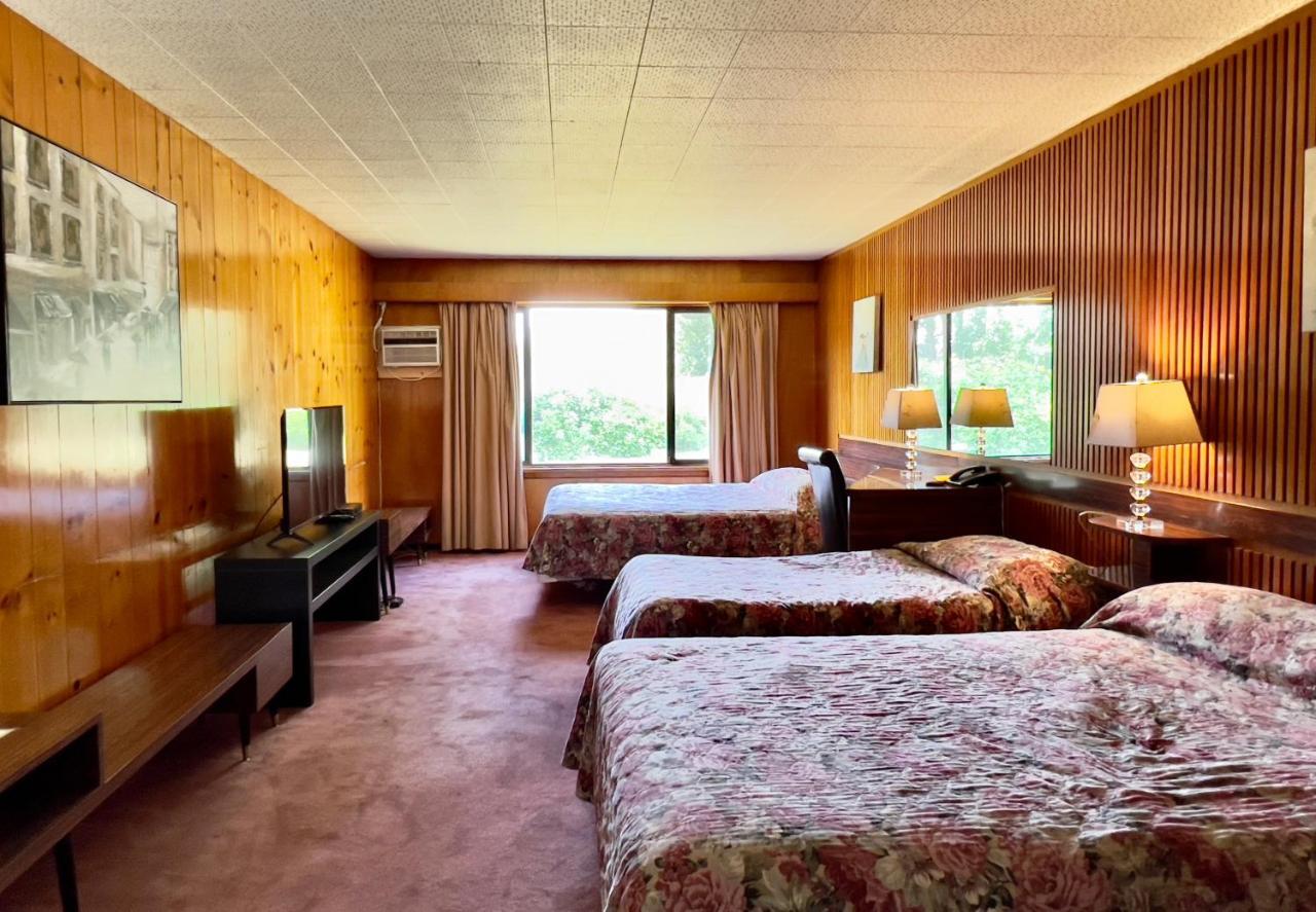 Airport Inn Quesnel Kültér fotó