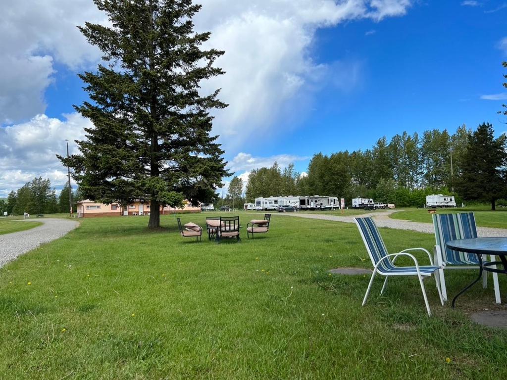 Airport Inn Quesnel Kültér fotó