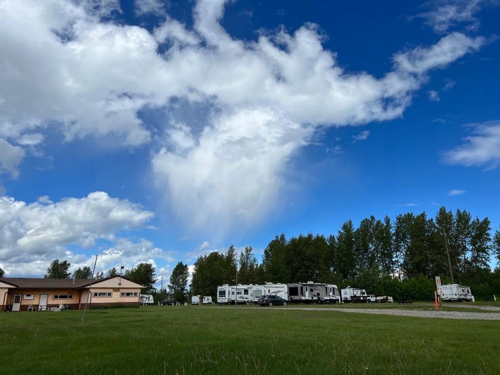 Airport Inn Quesnel Kültér fotó