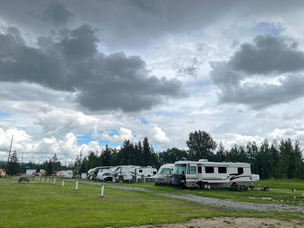 Airport Inn Quesnel Kültér fotó