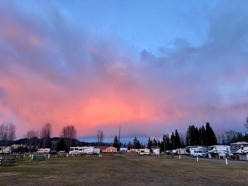 Airport Inn Quesnel Kültér fotó