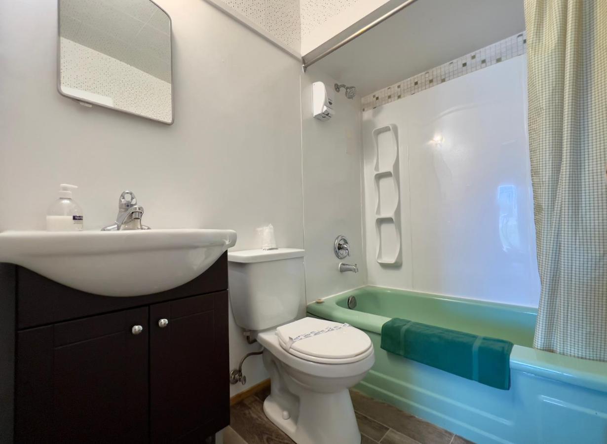 Airport Inn Quesnel Kültér fotó