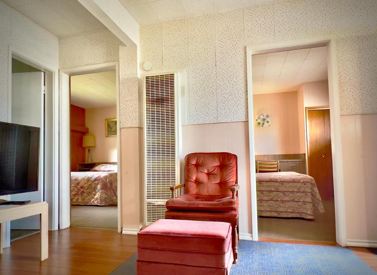 Airport Inn Quesnel Kültér fotó