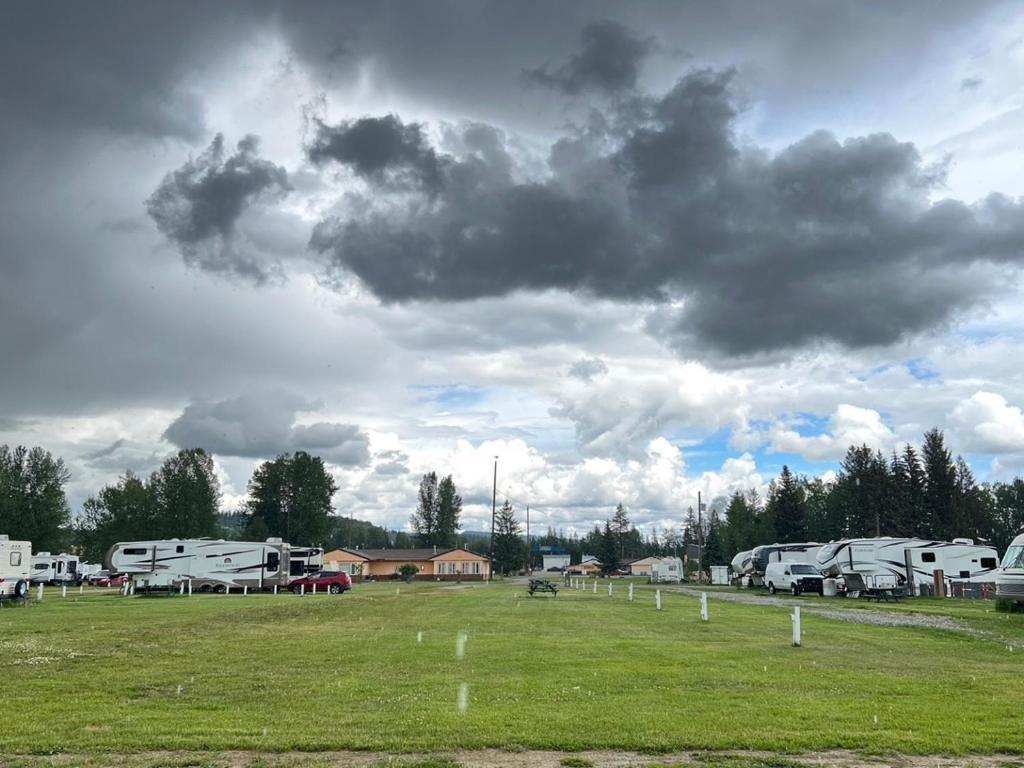 Airport Inn Quesnel Kültér fotó