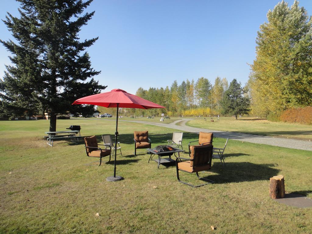 Airport Inn Quesnel Kültér fotó