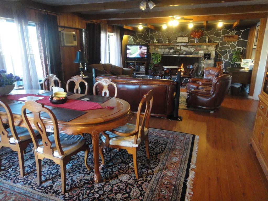 Airport Inn Quesnel Kültér fotó