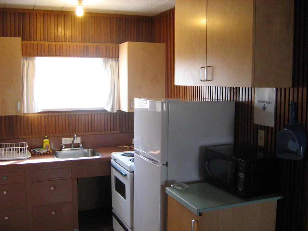 Airport Inn Quesnel Szoba fotó