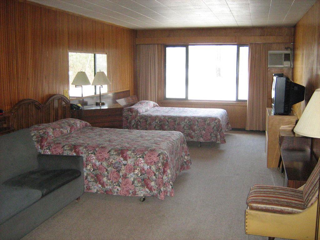 Airport Inn Quesnel Szoba fotó