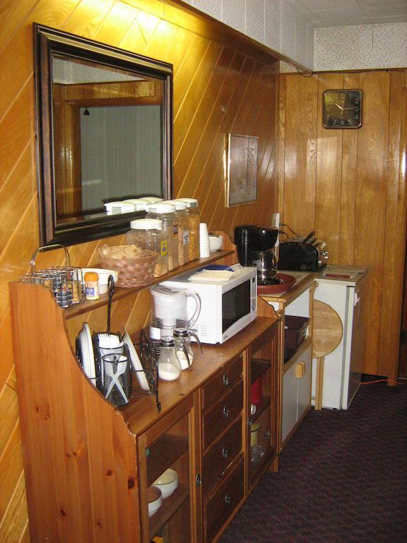 Airport Inn Quesnel Kültér fotó