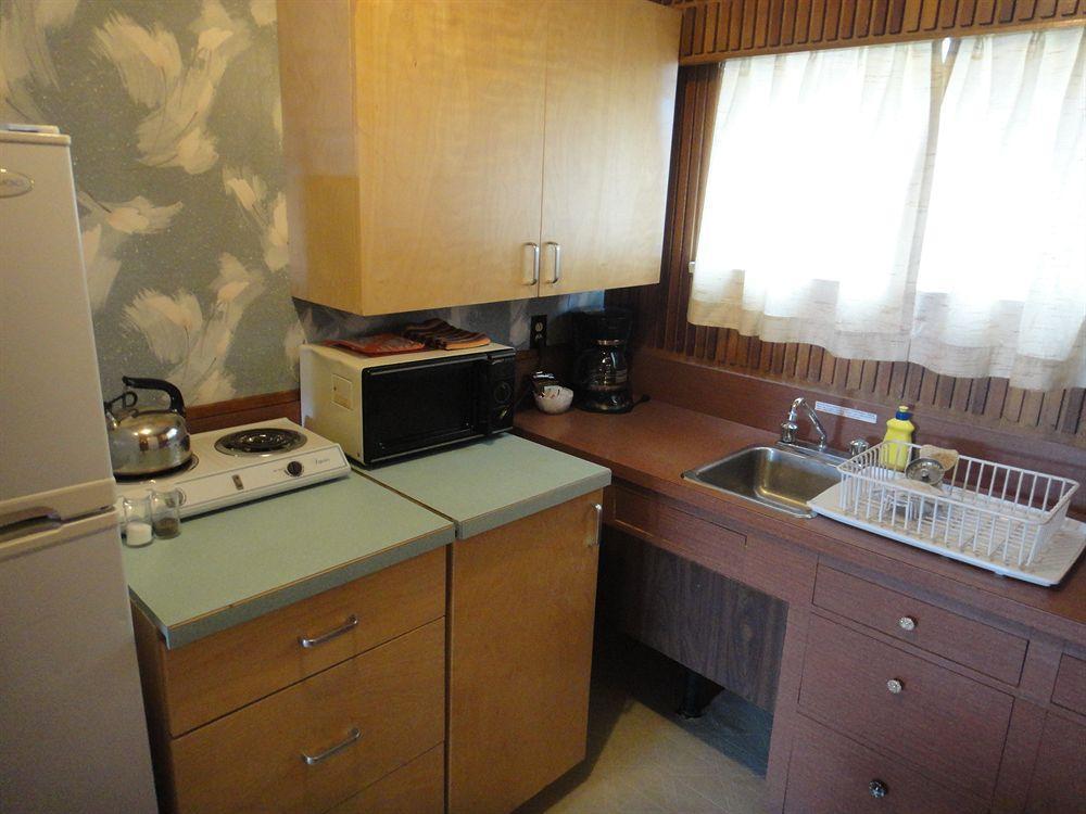 Airport Inn Quesnel Kültér fotó