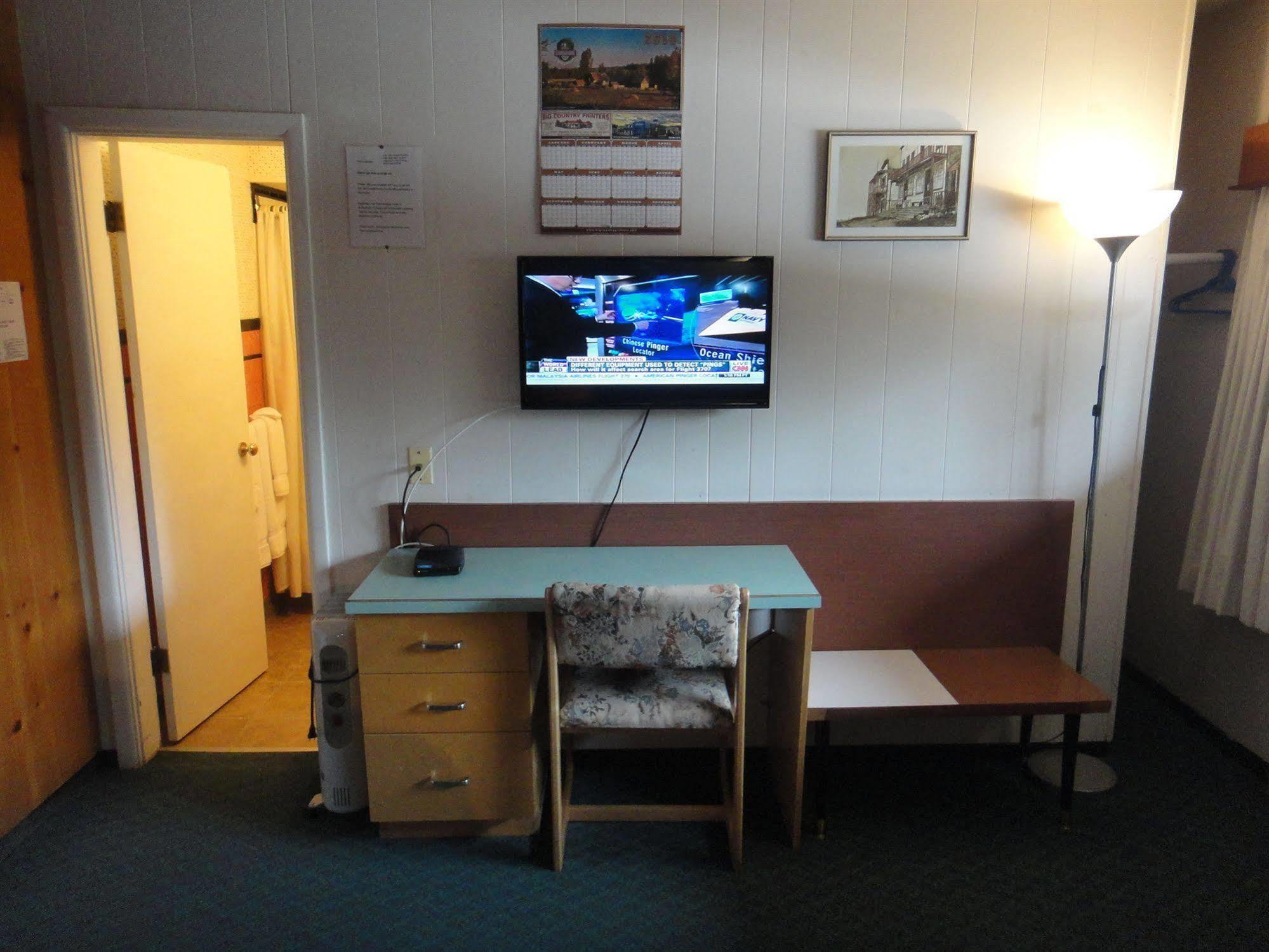 Airport Inn Quesnel Kültér fotó