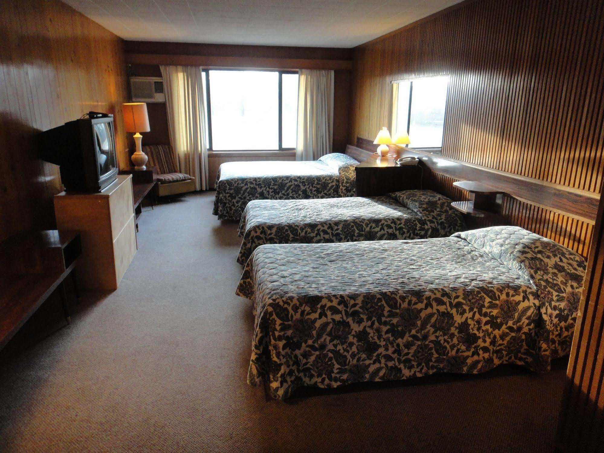 Airport Inn Quesnel Kültér fotó