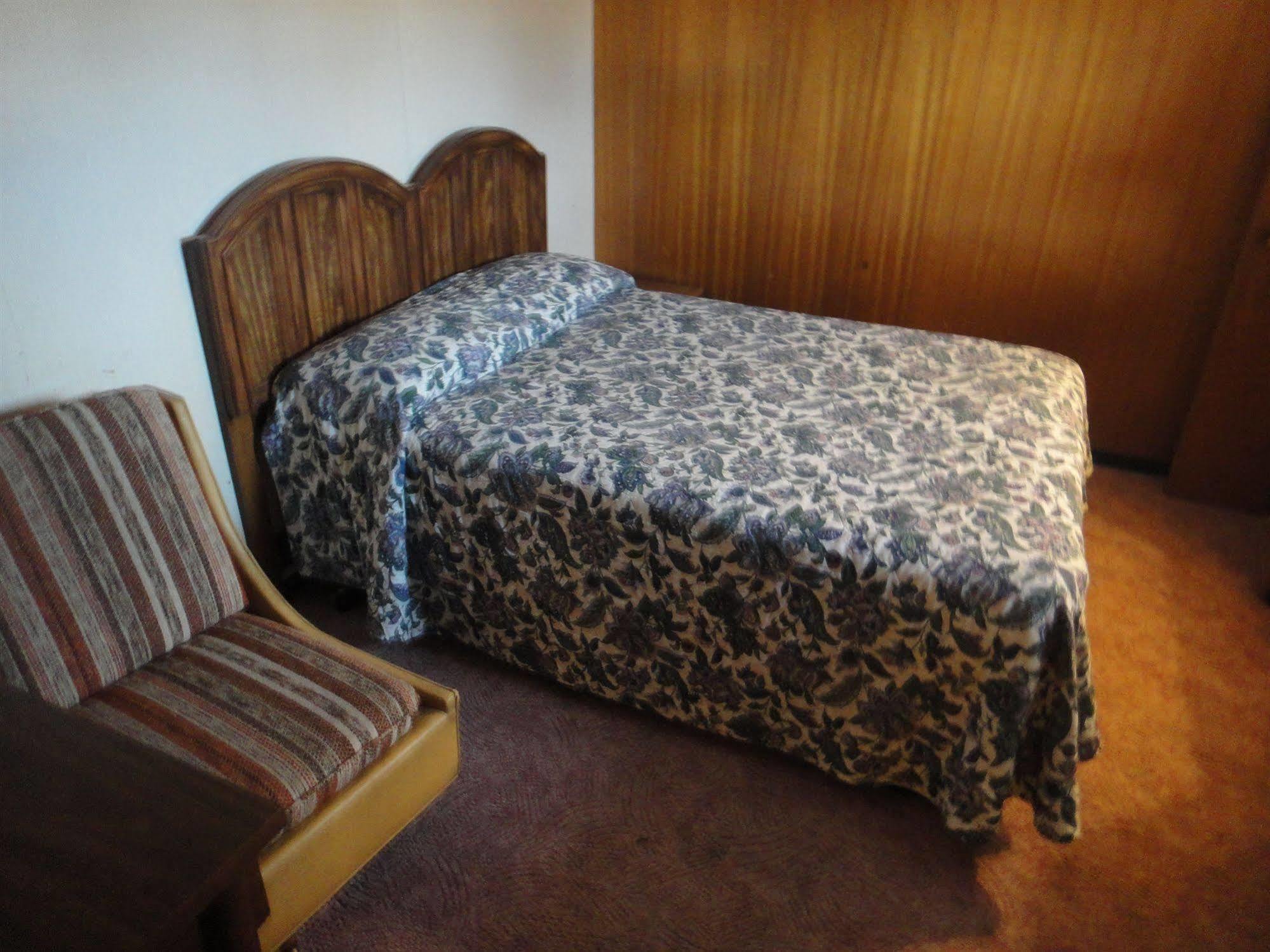 Airport Inn Quesnel Kültér fotó
